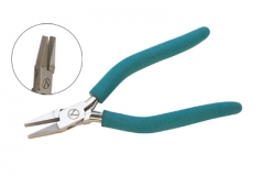 EURO TOOL's Classic Wubbers Wide Flat Nose Pliers||PLR-1238